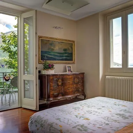 Sleeps 8 Wifi Villa