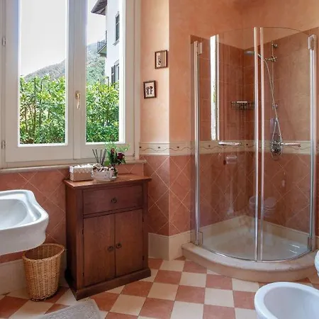 Sleeps 8 Wifi Villa *