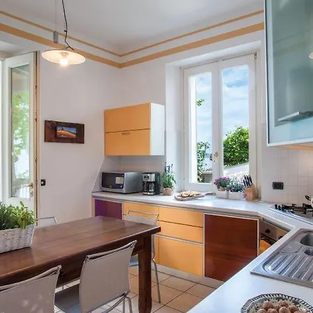 Sleeps 8 Wifi Villa